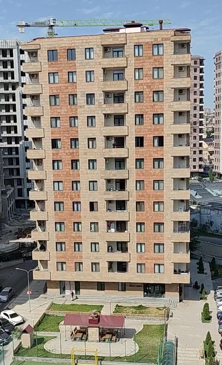 Жилой комплекс с фасадом из армянского туфа